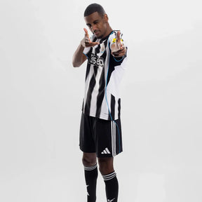 Camisa Newcastle I 25/26 - Torcedor - Adidas - Branca e Preta