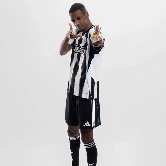 Camisa Newcastle I 25/26 - Torcedor - Adidas - Branca e Preta