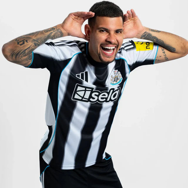 Camisa Newcastle I 25/26 - Torcedor - Adidas - Branca e Preta