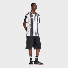 Camisa Juventus I 25/26 - Torcedor Adidas Masculina - Branca e Preta